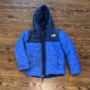 GUC reversible The North Face Kids Blue Puffer Jacket size 7/8